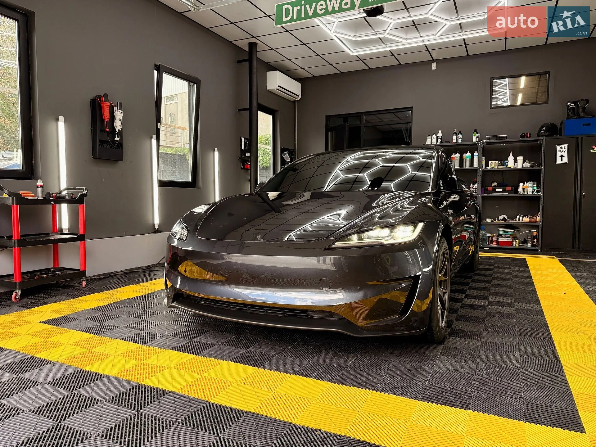 2025 Tesla Model 3 - мініатюра 6
