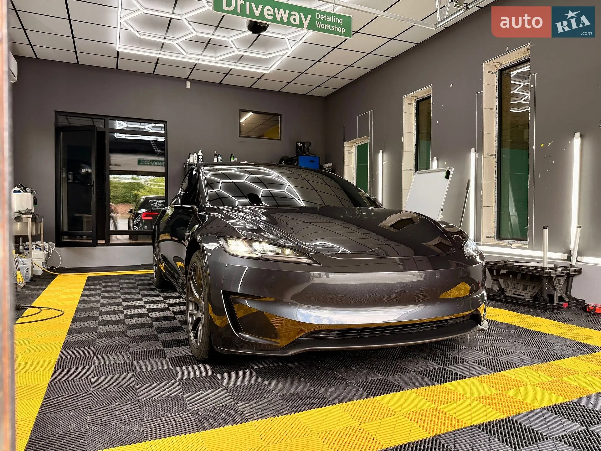 2025 Tesla Model 3 - мініатюра 7