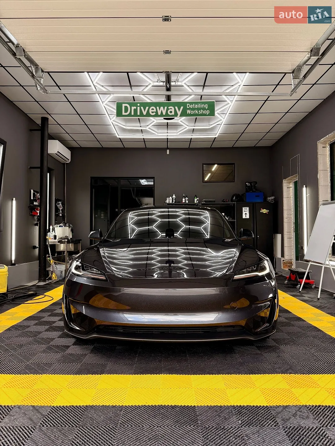 2025 Tesla Model 3 - мініатюра 18