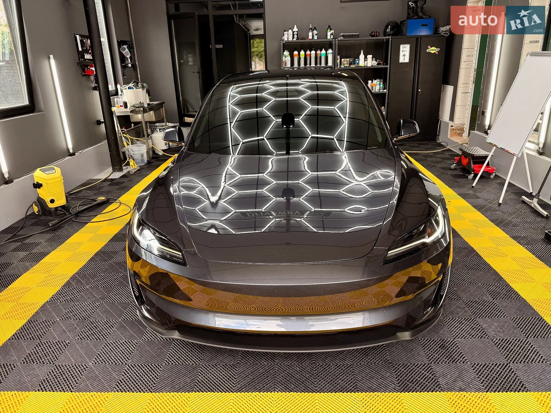 2025 Tesla Model 3 - мініатюра 3