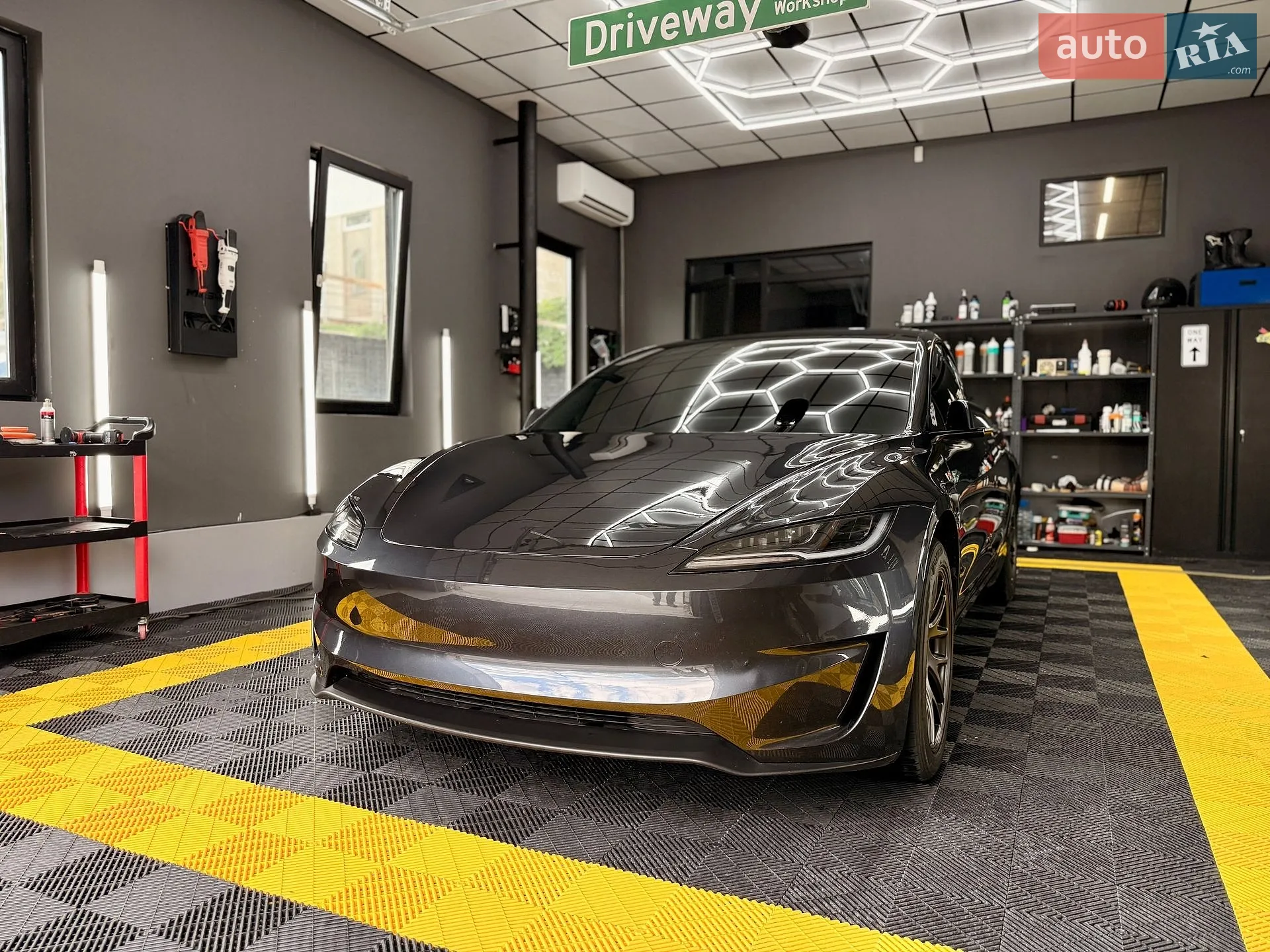 2025 Tesla Model 3 - мініатюра 14