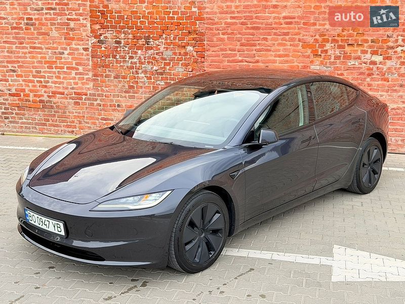 Седан Tesla Model 3 2024 в Тернополе
