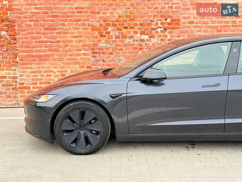 Седан Tesla Model 3 2024 в Тернополе