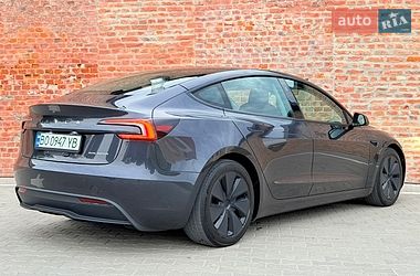 Седан Tesla Model 3 2024 в Тернополе