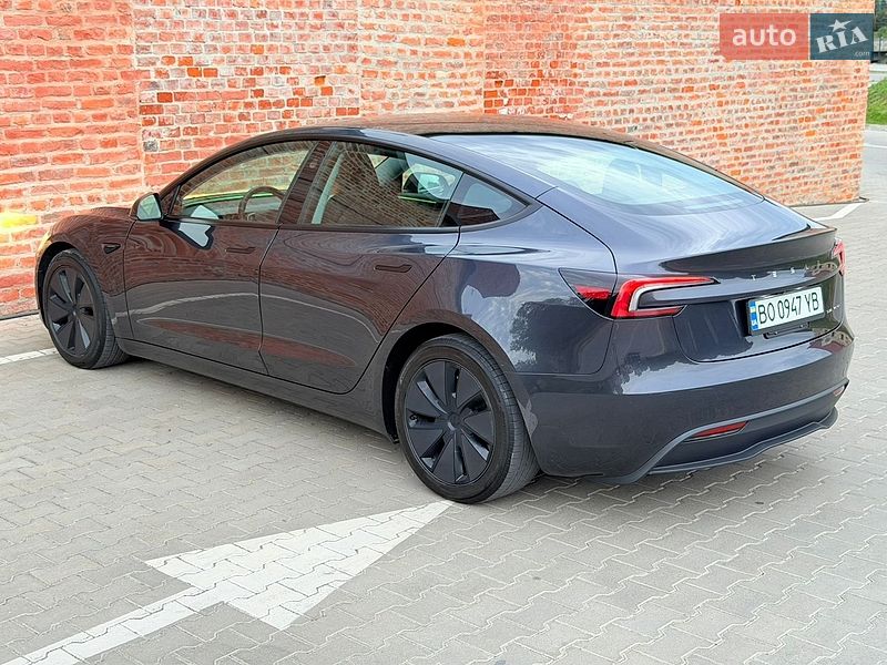 Седан Tesla Model 3 2024 в Тернополе