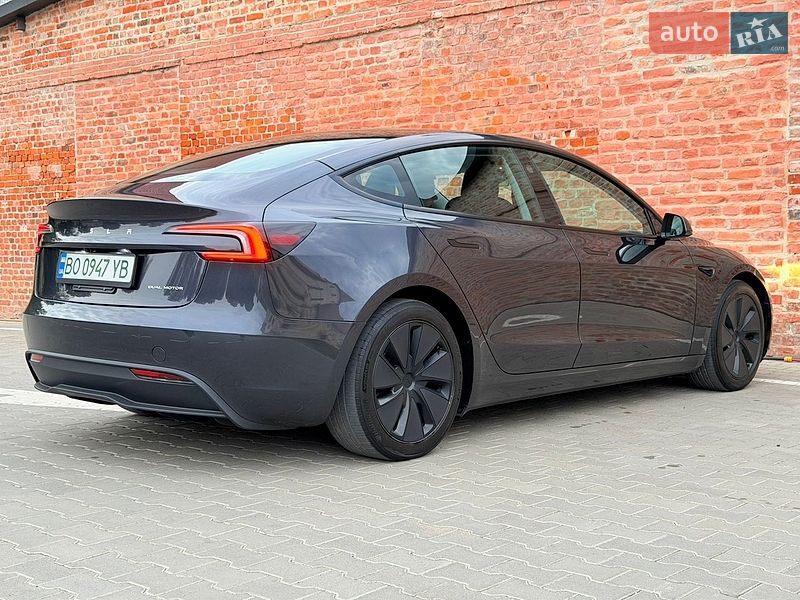 Седан Tesla Model 3 2024 в Тернополе