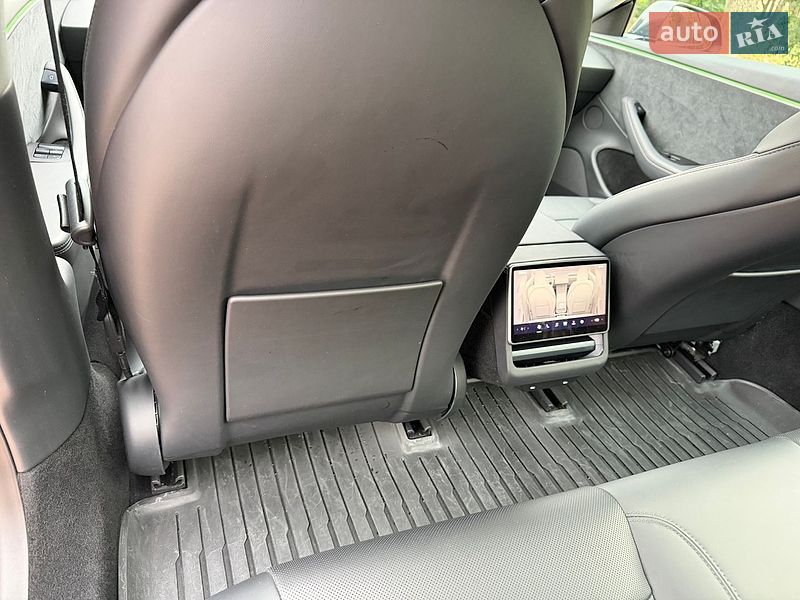 Седан Tesla Model 3 2024 в Тернополе