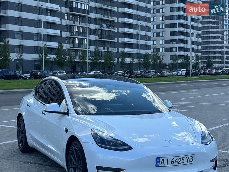 Седан Tesla Model 3 2021 в Киеве