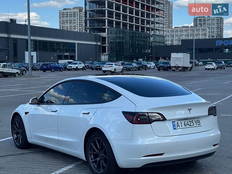 Седан Tesla Model 3 2021 в Киеве