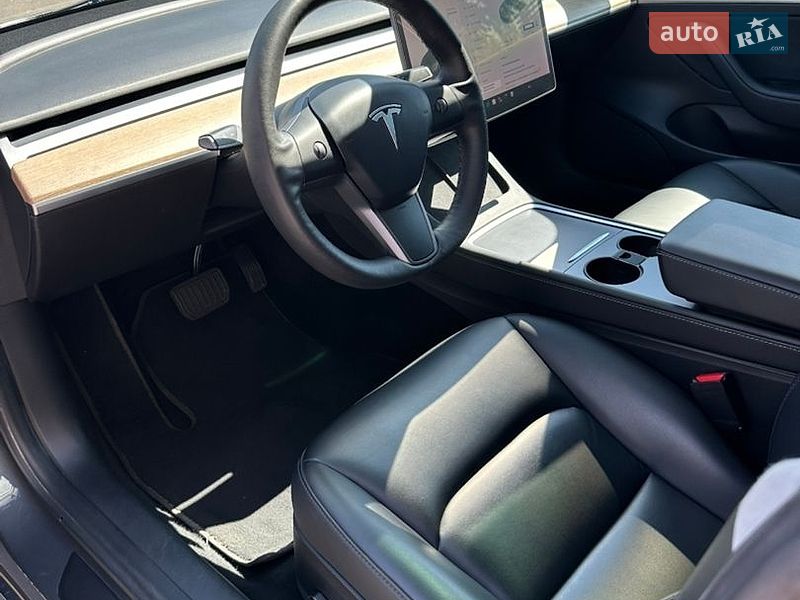 Седан Tesla Model 3 2021 в Києві