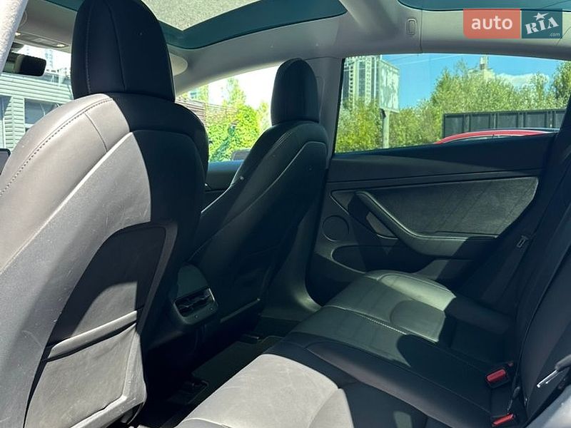 Седан Tesla Model 3 2021 в Києві