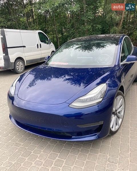 Седан Tesla Model 3 2018 в Львові