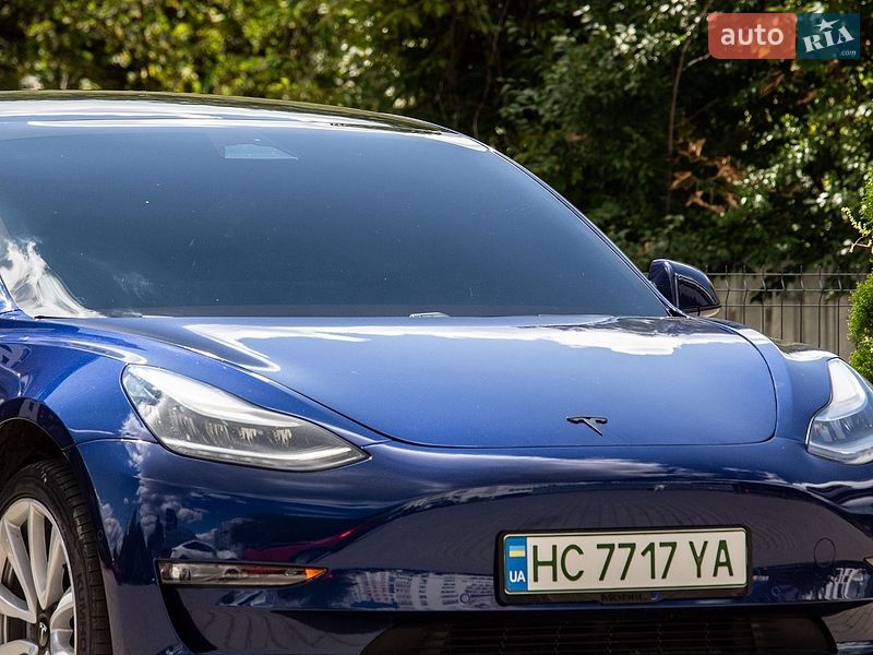 Седан Tesla Model 3 2020 в Львове