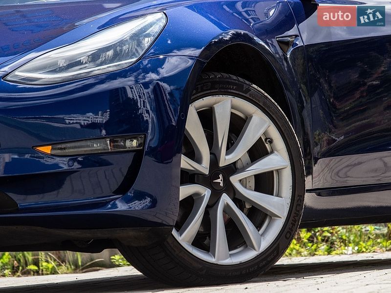 Седан Tesla Model 3 2020 в Львове