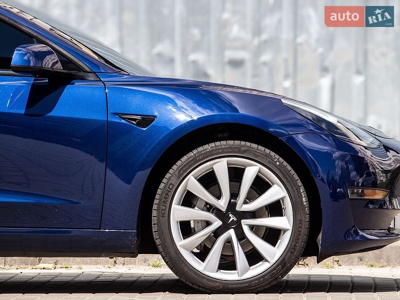 Седан Tesla Model 3 2020 в Львове