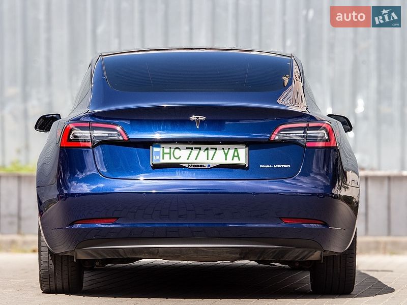 Седан Tesla Model 3 2020 в Львове