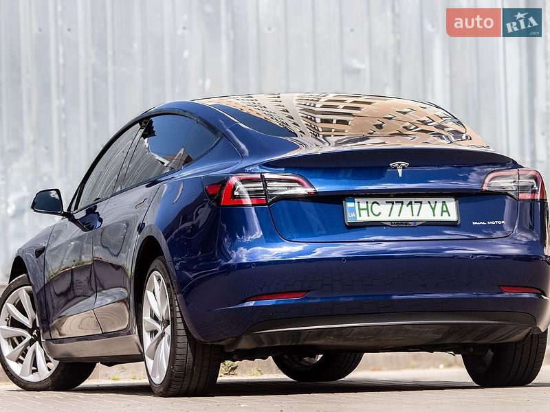 Седан Tesla Model 3 2020 в Львове