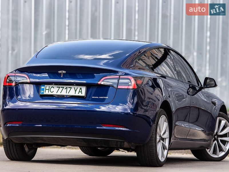Седан Tesla Model 3 2020 в Львове