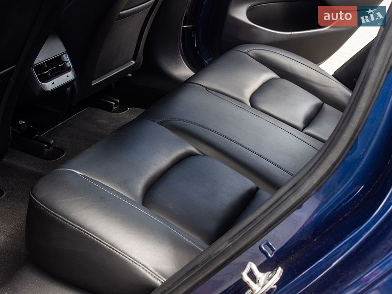 Седан Tesla Model 3 2020 в Львове
