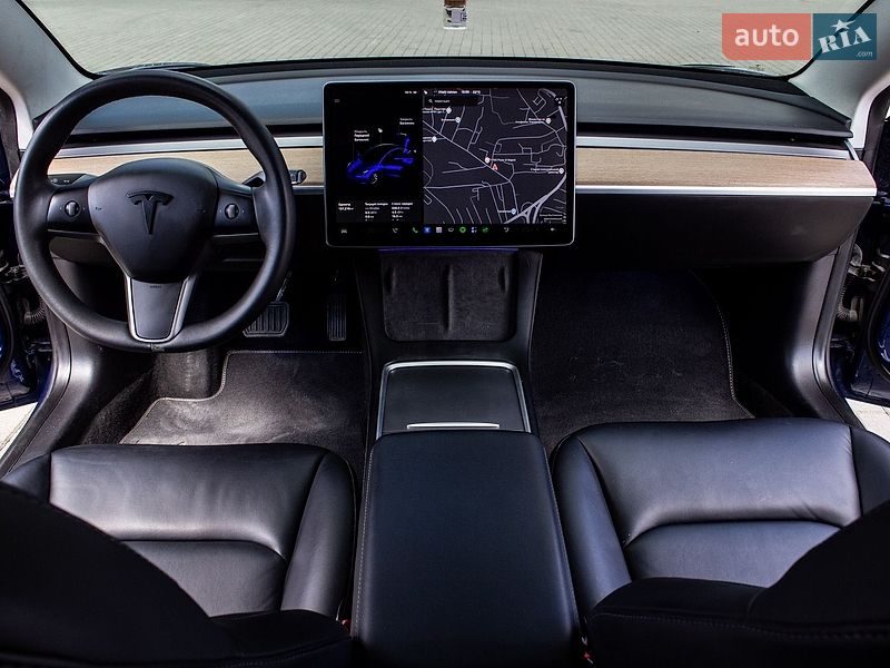 Седан Tesla Model 3 2020 в Львове