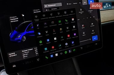 Седан Tesla Model 3 2020 в Львове