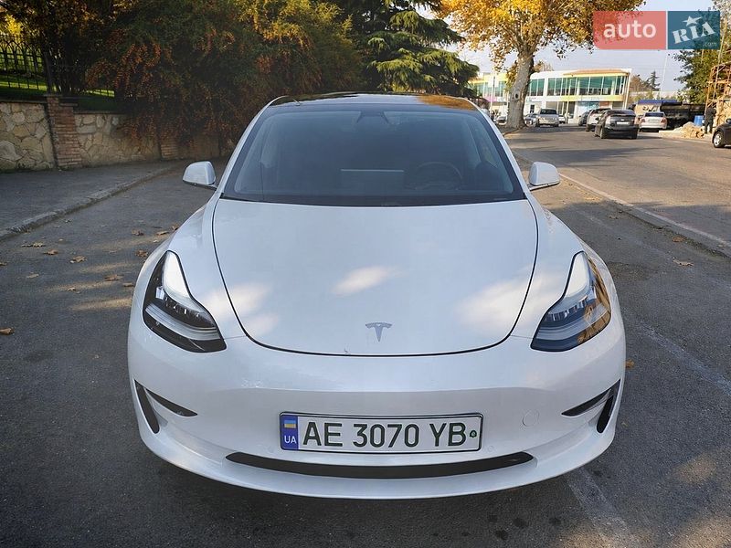 Седан Tesla Model 3 2020 в Києві