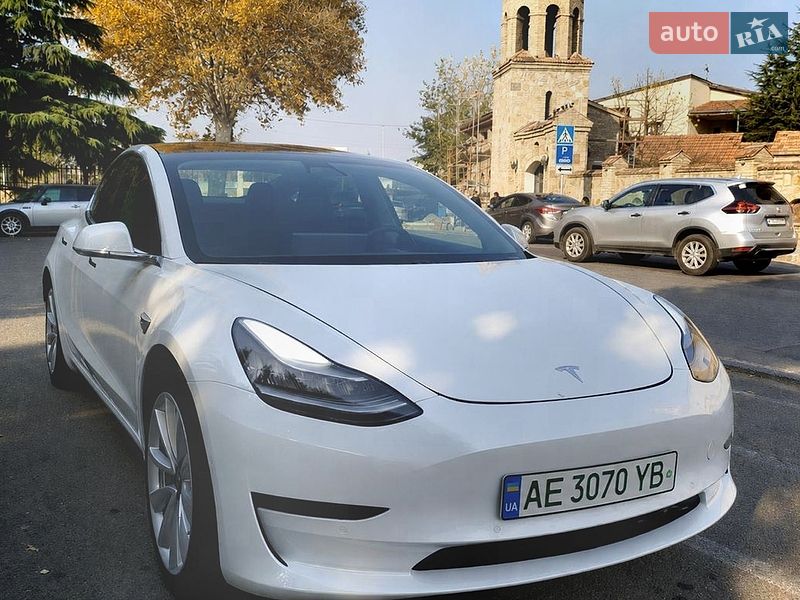 Седан Tesla Model 3 2020 в Києві