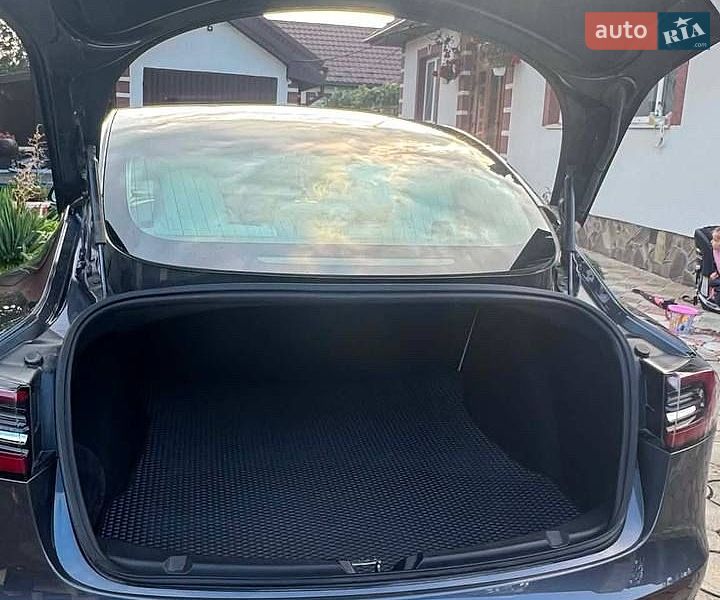 Седан Tesla Model 3 2018 в Коломые