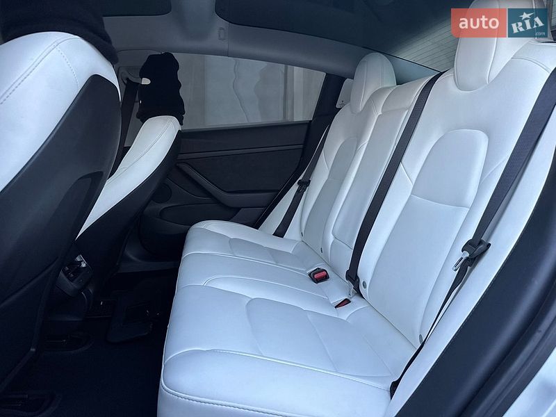 Седан Tesla Model 3 2021 в Одесі