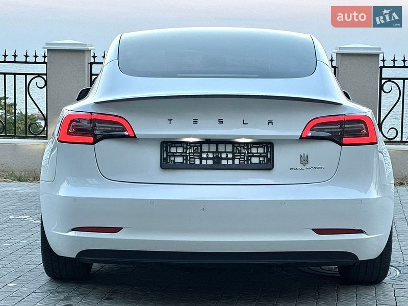Седан Tesla Model 3 2021 в Одесі
