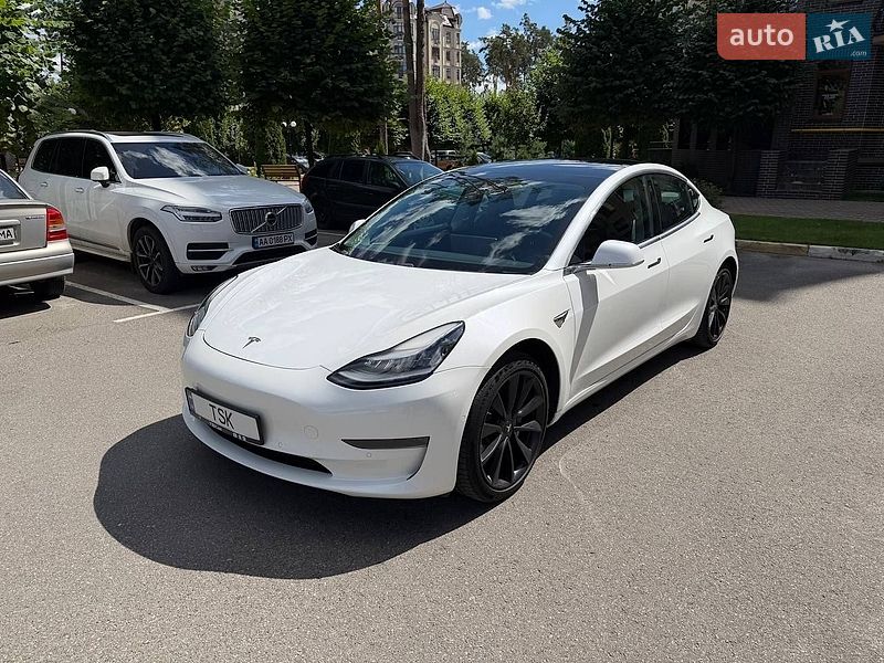 Tesla Model 3 2020