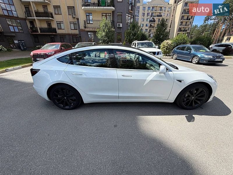 Седан Tesla Model 3 2020 в Киеве