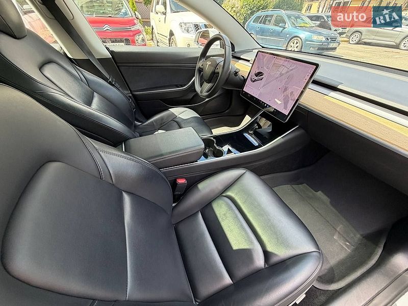 Седан Tesla Model 3 2020 в Киеве