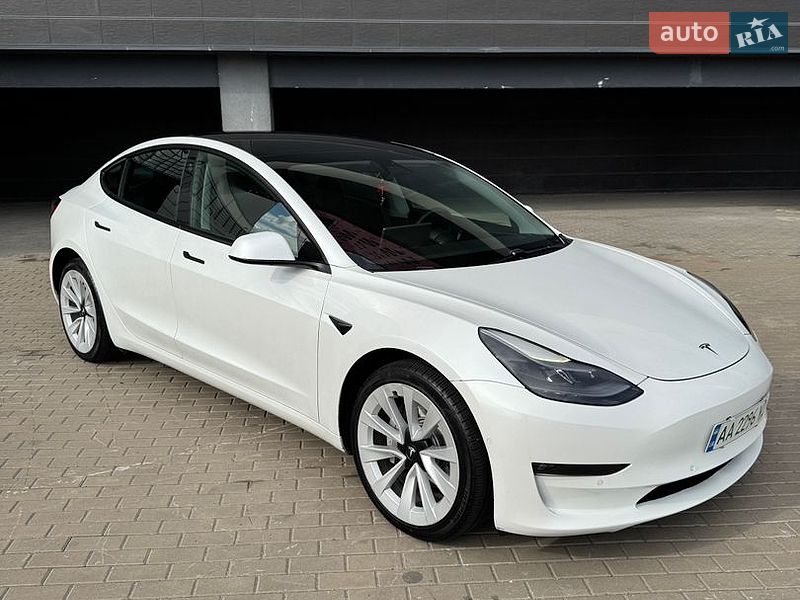 Седан Tesla Model 3 2021 в Києві
