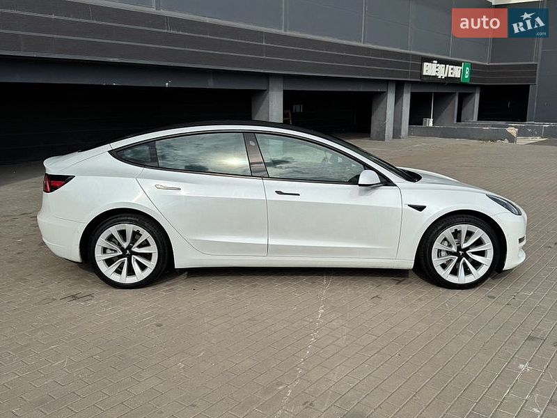 Седан Tesla Model 3 2021 в Києві