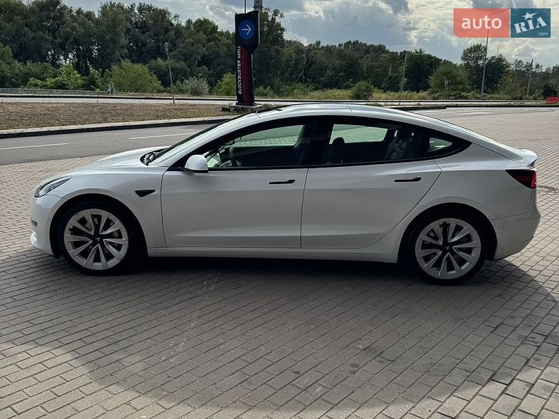 Седан Tesla Model 3 2021 в Києві