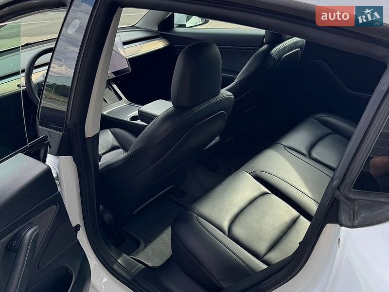 Седан Tesla Model 3 2021 в Києві