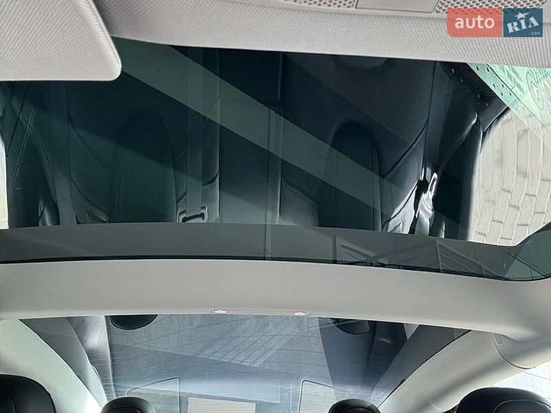 Седан Tesla Model 3 2021 в Києві