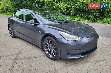 Седан Tesla Model 3 2021 в Киеве