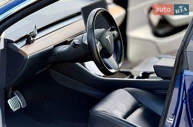 Седан Tesla Model 3 2019 в Киеве