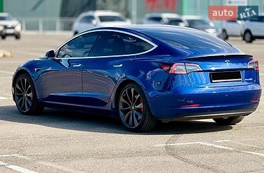 Седан Tesla Model 3 2019 в Киеве