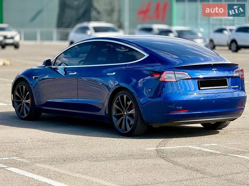 Седан Tesla Model 3 2019 в Киеве