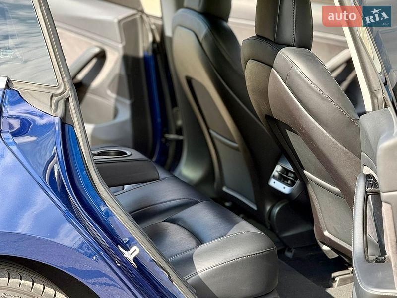 Седан Tesla Model 3 2019 в Киеве
