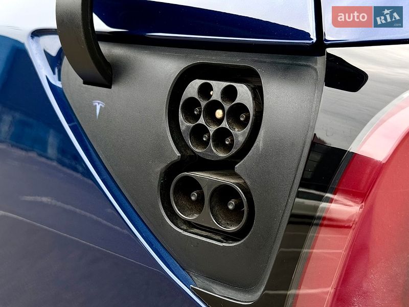 Седан Tesla Model 3 2019 в Киеве