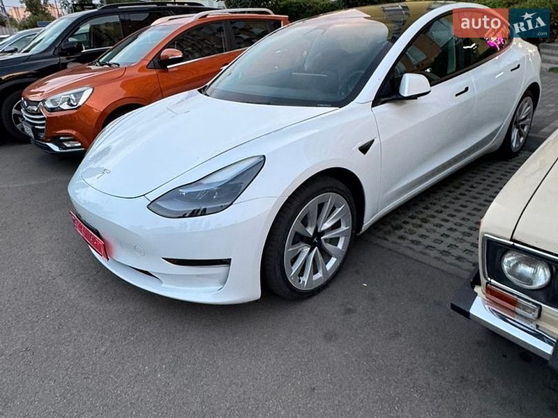 Седан Tesla Model 3 2022 в Києві