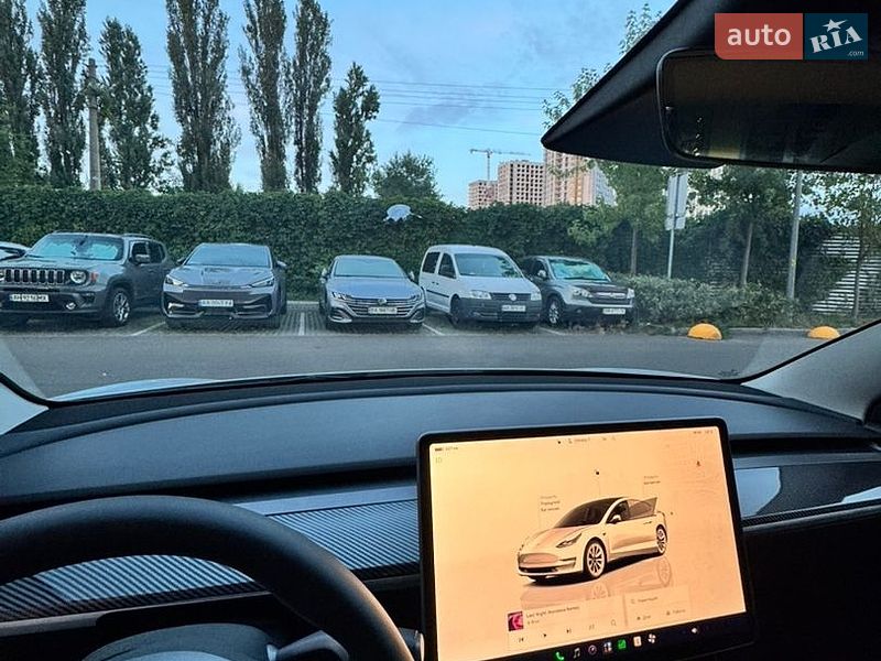 Седан Tesla Model 3 2022 в Києві