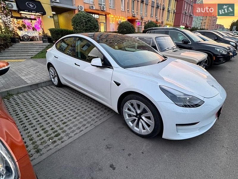 Седан Tesla Model 3 2022 в Києві
