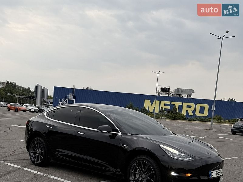 Седан Tesla Model 3 2019 в Дніпрі