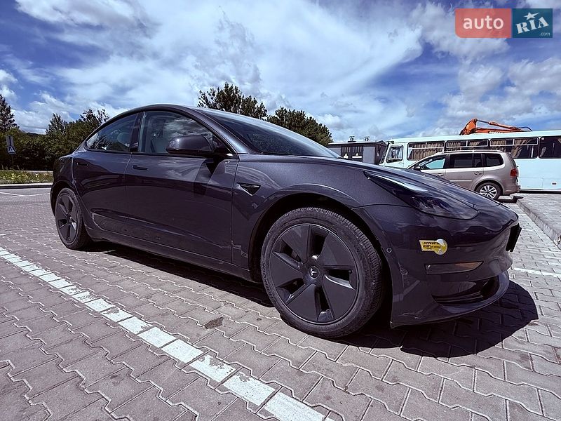 Седан Tesla Model 3 2022 в Львові