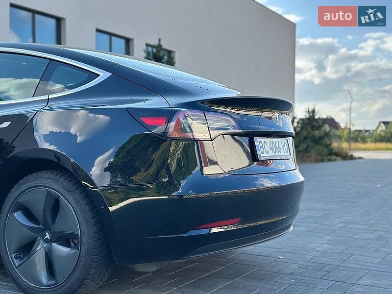 Седан Tesla Model 3 2019 в Луцьку